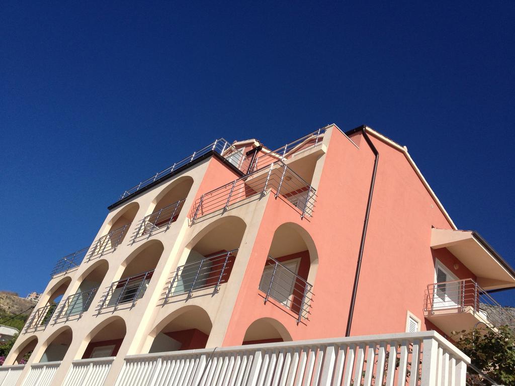 Apartments Villa Amalia Omiš Kültér fotó